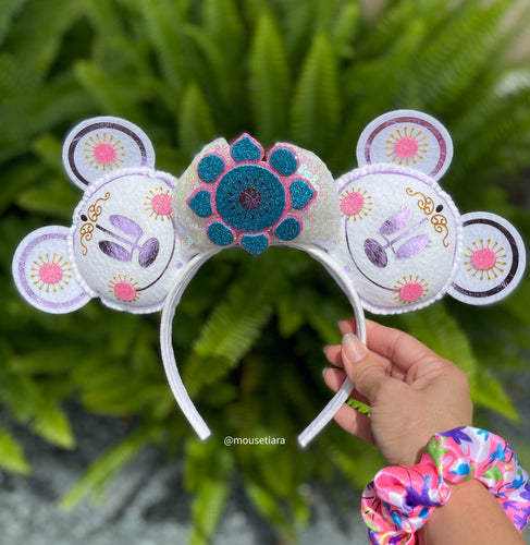 Small world  | Mouse Ears